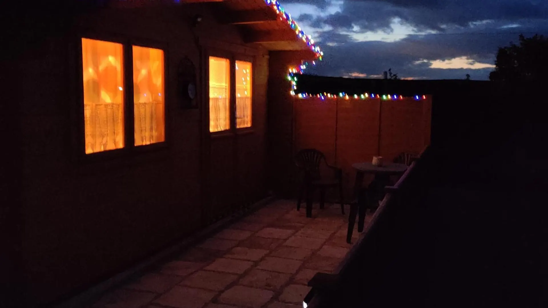 Contacten van Cameron Court Cabin
